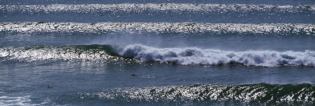 breaking waves lines of swell